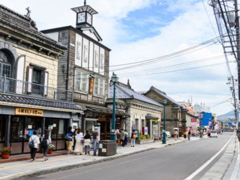 札幌発　日帰りバスツアー 札幌場外市場＋白い恋人パーク＋大倉山で楽しむ夜景ツアー＜6～9月 土日限定／札幌市内発着＞