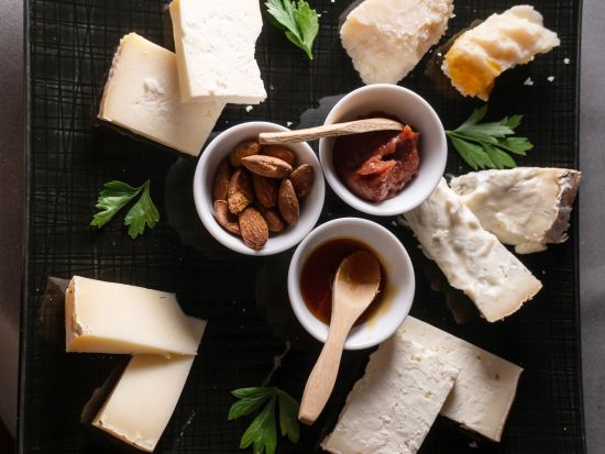 ワイン試飲体験　ワインバーで本場イタリアの赤・白・スパークリングワインをテイスティング！ソムリエの解説付き＜1.5時間／英語ガイド＞