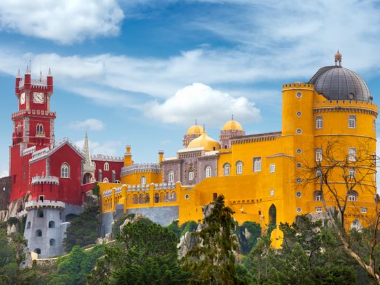 Portugal_Sintra_Pena Palace_pixta_22964022_M