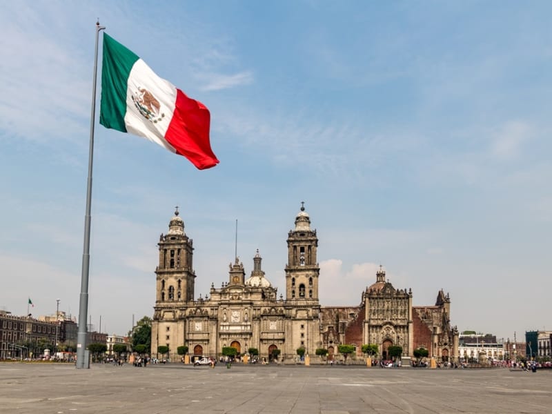 LatinAmerica_Mexico_Mexicocity_cathedral_shutterstock_521559418
