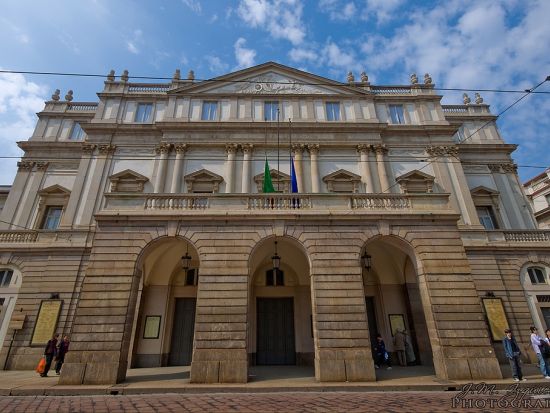 スカラ座見学ツアー　スカラ座の劇場内とスカラ座博物館をガイドがご案内！＜1.5時間／英語ガイド＞