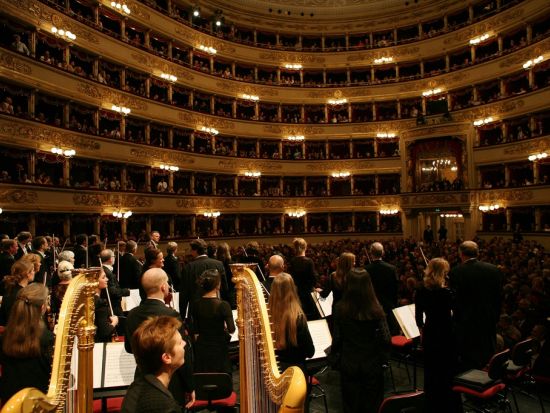 スカラ座見学ツアー　スカラ座の劇場内とスカラ座博物館をガイドがご案内！＜1.5時間／英語ガイド＞