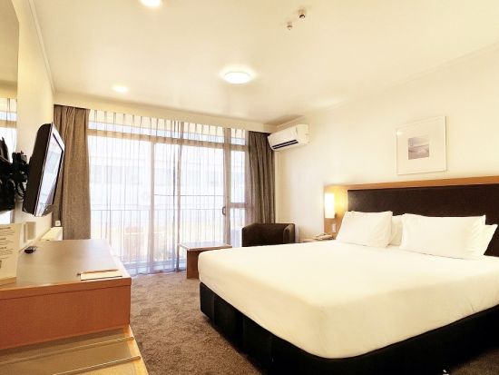 ロトルア宿泊ツアー　ホビット村見学＆ロトルア市内観光 ＜1泊2日または2泊3日／1日目：日本語ドライバー／オークランド空港発＞