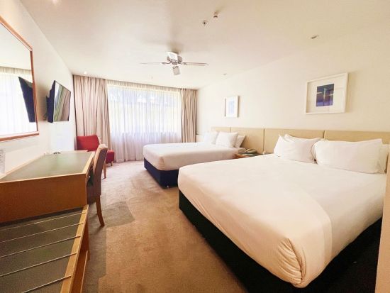 ロトルア宿泊ツアー　ホビット村見学＆ロトルア市内観光 ＜1泊2日または2泊3日／1日目：日本語ドライバー／オークランド空港発＞