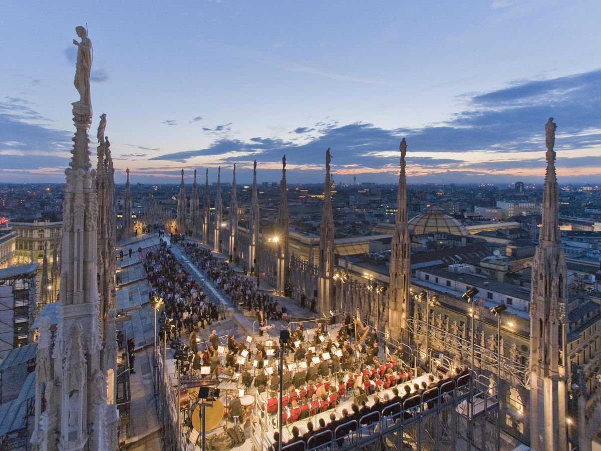 ミラノ大聖堂（ドゥオーモ）＆スフォルツェスコ城見学ツアー＜4時間