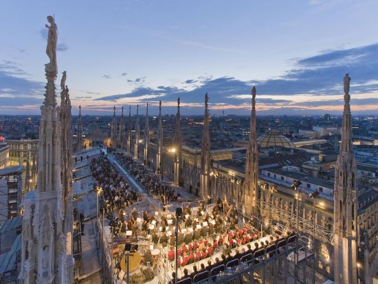 ミラノ大聖堂（ドゥオーモ）＆スフォルツェスコ城見学ツアー＜4時間／英語ガイド＞