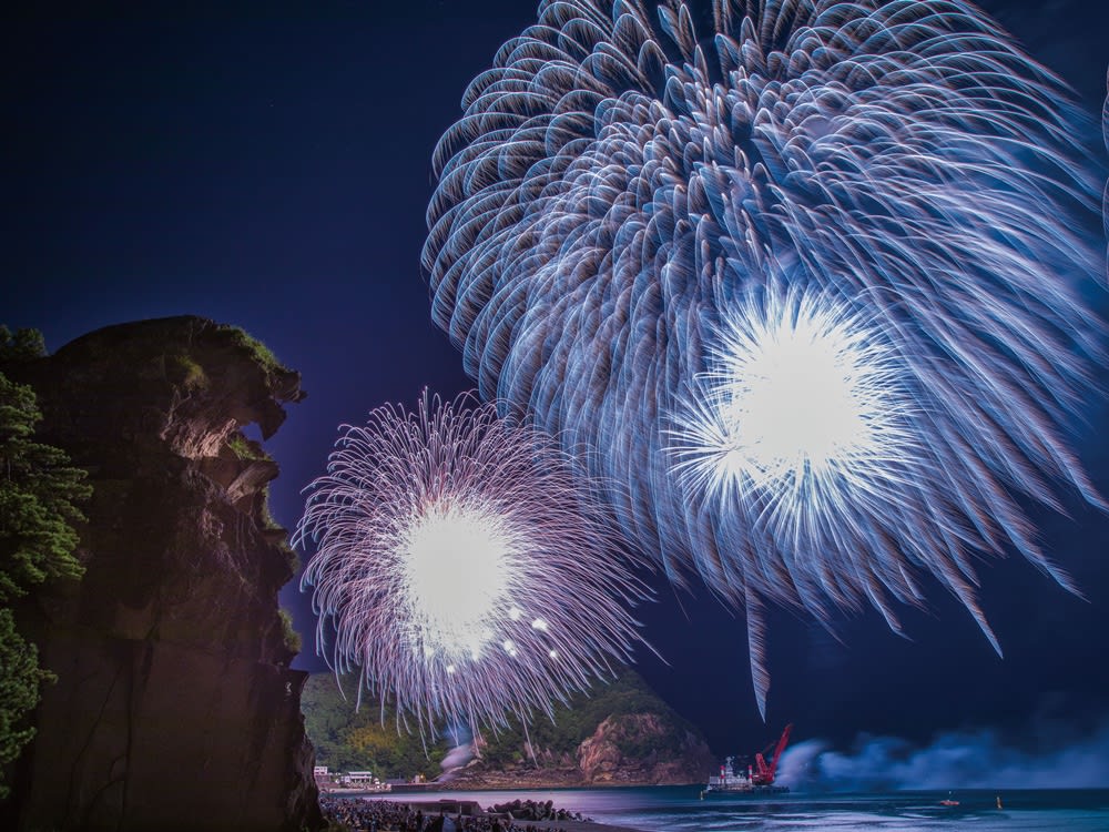 日帰りバスツアー 熊野大花火大会 熊野路最大の夏の風物詩＜2024年8月17日／名古屋発着＞ |  名古屋・愛知の観光&遊び・体験・レジャー専門予約サイト VELTRA(ベルトラ)