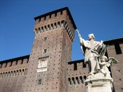Italy_Milan_Sforza Castle_pixta_513145_M