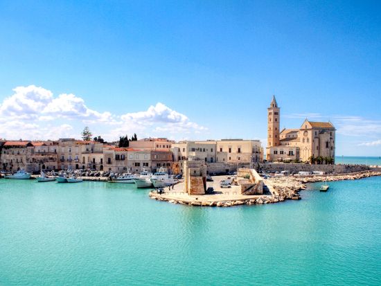 ナポリ発ローマ着 南イタリア周遊 1泊2日ツアー　ポンペイ＋マテーラ＋アルベロベッロ＋トラーニ＋ローマ＜火曜／1名催行／日本語＞