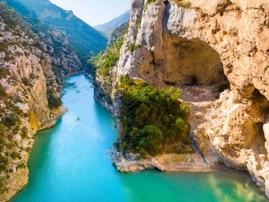 pixta_Verdon Gorge. Aiguin, Provence_75748428