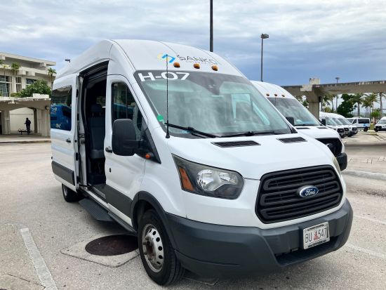 【空港送迎】グアム国際空港⇔タモンorタムニング地区ホテル間　送迎シャトルサービス＜混載／英語＞