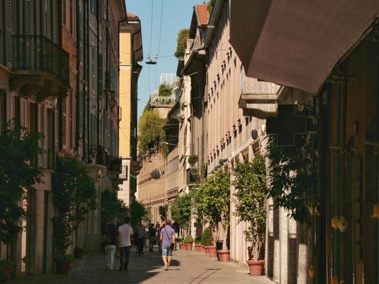 italy_milan_brera-district_pixta_36958982_M