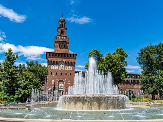 Italy_Milan_Sforzesco Castle_AdobeStock_166340754