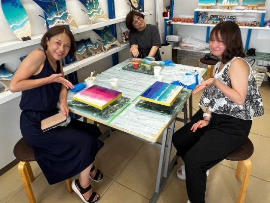 レジンアート体験　人気のレジンアートで石垣島の海を描いてアート作品に！アートボードまたはコースター＜石垣島＞by くくる屋