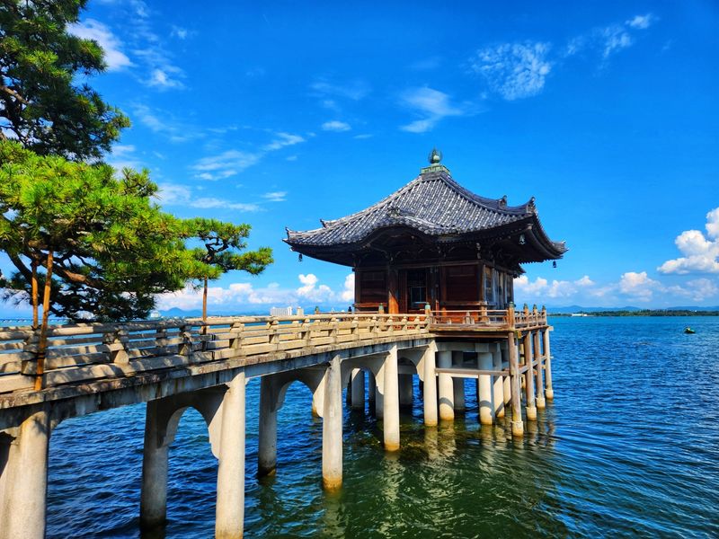 浮御堂（ネット写真AC）
