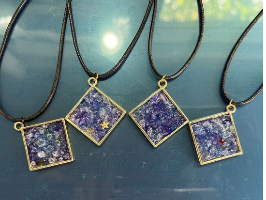 選べるワークショプツアー UVレジン宇宙塗りアクセサリー作り or 手作り望遠鏡＜約1時間／開催場所は3か所から選択可能＞