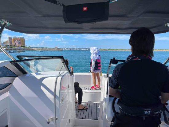 北谷デイクルージング　2名様から貸切可能！気軽に海上ドライブ＜2～9名／北谷町＞