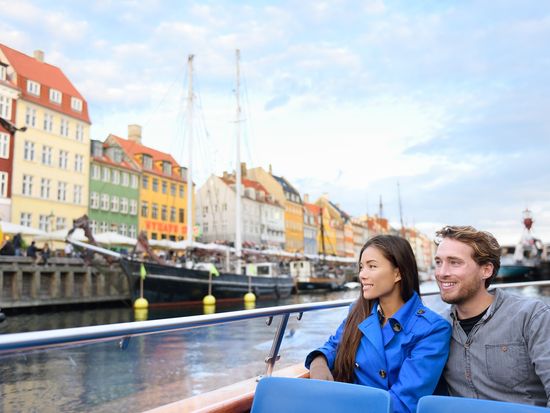 Denmark_Copenhagen_Nyhavn_Couple_shutterstock_367040180 (1)
