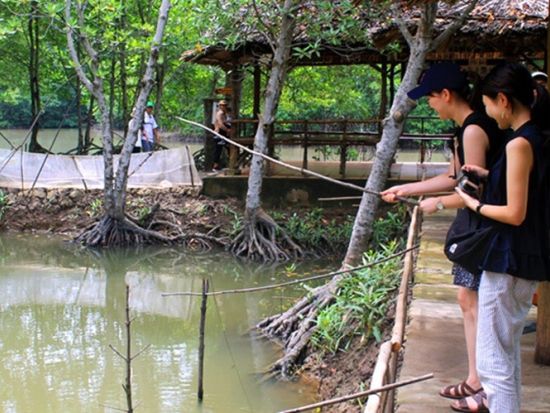 カンザー観光ツアー　神秘のマングローブ林で大自然＆ワニ釣りを楽しむ  貸切プランあり＜昼食付き／日本語ガイド／ホーチミン発着＞