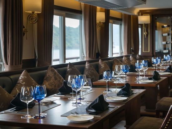 世界遺産ハロン湾1泊2日クルーズ「パラダイス号」長い実績を持つ洗練されたクルーズ船で快適な船旅を！ ＜英語ガイド＞