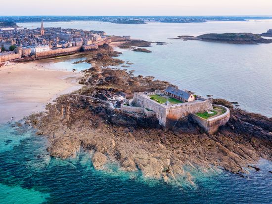 France_Saint-Malo_pixta_85699759_L