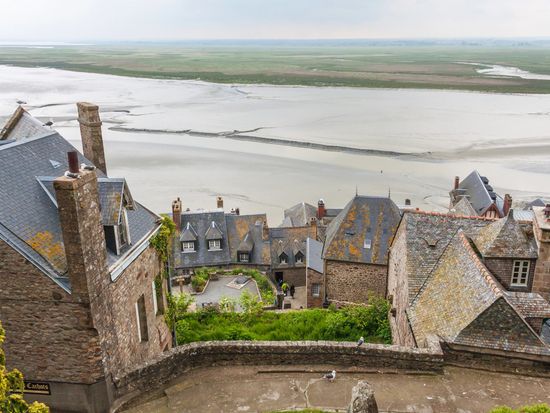France_Mont Saint Michele_AdobeStock_104382266