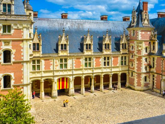 Loire Valley_Blois Castle_AdobeStock_431039897