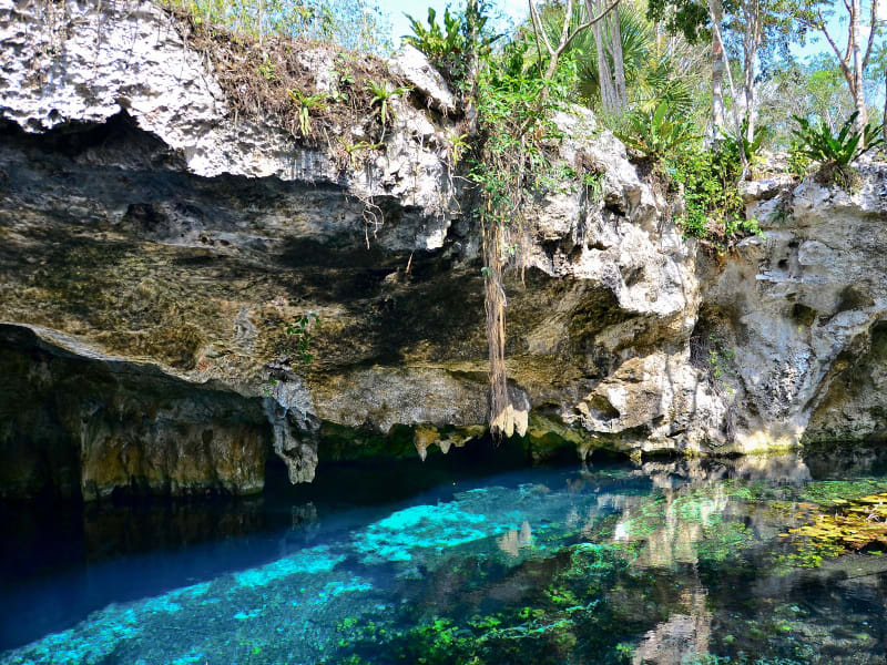 Mexico_Cancun_Grand_Cenote_Cave_shutterstock_96568078