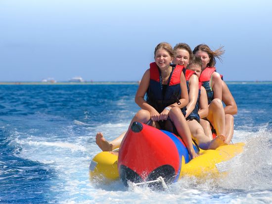 Generic_Sports_banana_boat_AdobeStock_144833944