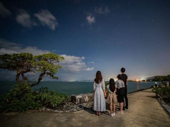 星空浴と宙さんぽ　シェラトン沖縄サンマリーナで楽しむ星空ショー！ 星や宇宙の解説＆プロカメラマンによる星空フォト　ドリンク付＜約2時間／恩納村＞