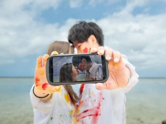 ペイントフォト 人気のペイントフォトが瀬底島で楽しめる♪思い出を写真に残そう！ムービー付きプランもあり◎＜約1時間～2時間／ドローン撮影可／瀬底島＞