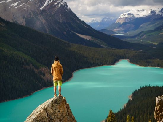 世界遺産カナディアンロッキー2泊3日ツアー　レイク・ルイーズやコロンビア大氷原など＜6～10月／多言語音声ガイド／英語ドライバー／宿泊費込み／バンフ発＞