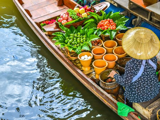Thailand_Bangkok_Taling Chan Floating Market_shutterstock_720263779