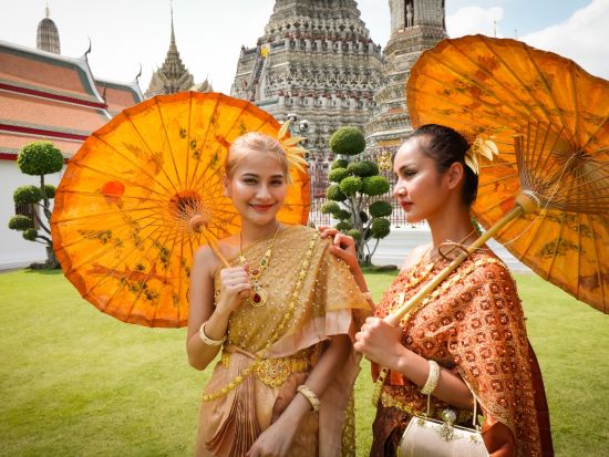 本格的なタイ衣装で写真撮影！タイの衣装体験＋ワットアルン観光＜混乗or貸切／半日／英語ガイド＞