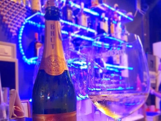 バンコクのナイトライフを体験！ガイドと一緒に行くバンコクの人気バー巡り＜夜／英語ガイド＞