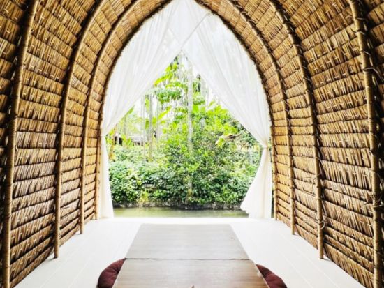 SNS映え！バブルインザフォレスト＆アフターザレインコーヒー　ナコーンパトム超人気カフェ巡り＋水上マーケット観光＜1日／英語ガイド＞