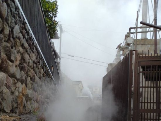 【雨の日もオススメ】鉄輪ゆけむりウォーキングツアー  湯けむりが漂う路地を地元の名物ガイドがご案内＜別府／1時間＞
