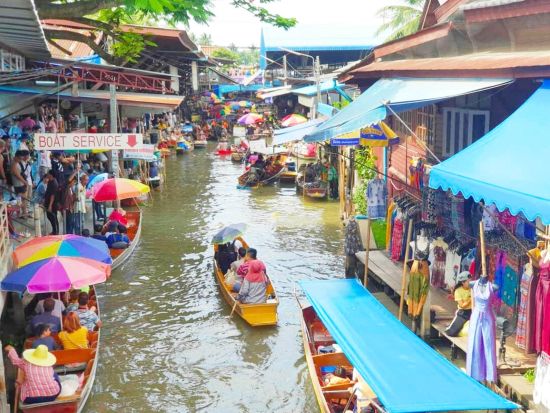 【お得価格】メークロン鉄道市場＋水上マーケット＋伝統衣装が借りられるレストラン＋ジョッドフェアーズ・ナイトマーケット＜1日／英語 or 日本語ガイド＞