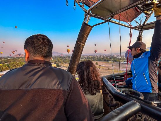 テオティワカン遺跡上空 熱気球遊覧＜英語ガイド／遺跡入場オプションあり＞