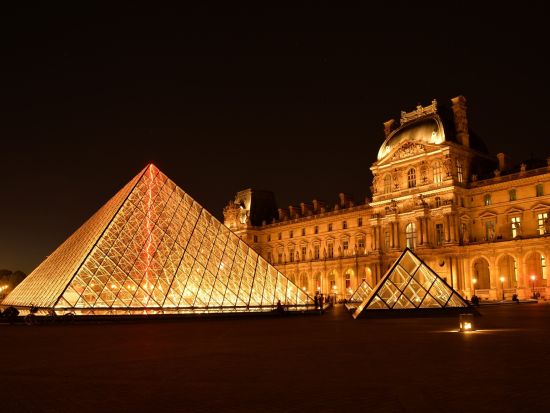 オープントップバスで巡る パリの夜景イルミネーションツアー　＜約1時間30分／日本語オーディオガイド／エッフェル塔周辺発＞