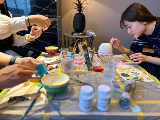 【青山】器絵付けプラン 江戸塗りでオリジナル茶器を作成 完成した作品でお茶を楽しむ 日本の伝統文化を体験＜午後／2時間＞