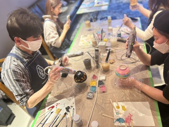 【青山】器絵付けプラン 江戸塗りでオリジナル茶器を作成 完成した作品でお茶を楽しむ 日本の伝統文化を体験＜午後／2時間＞