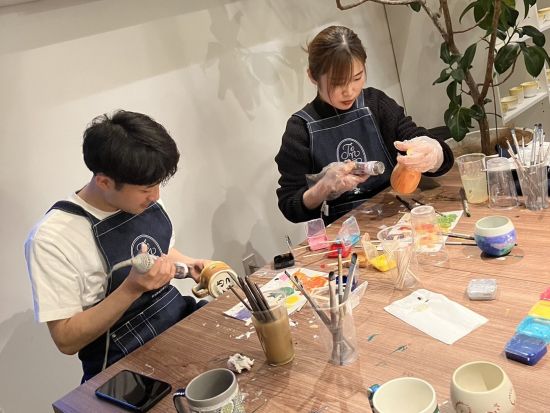 【青山】器絵付けプラン 江戸塗りでオリジナル茶器を作成 完成した作品でお茶を楽しむ 日本の伝統文化を体験＜午後／2時間＞