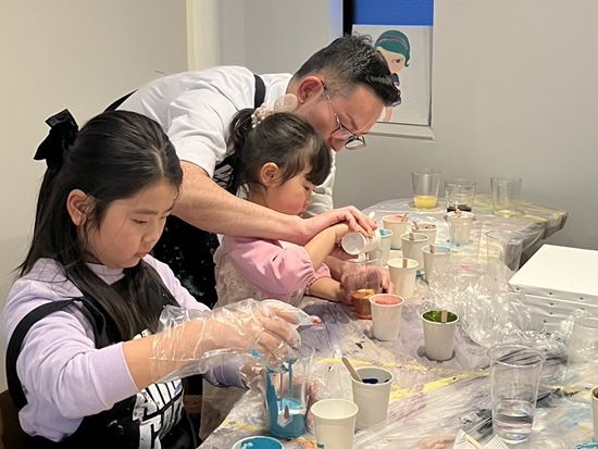 【原宿】たらし込みアート体験 アート・ミュージック・ドリンクを楽しむ贅沢なひと時 世界に一つだけのオリジナル作品を作成＜午後／2時間＞