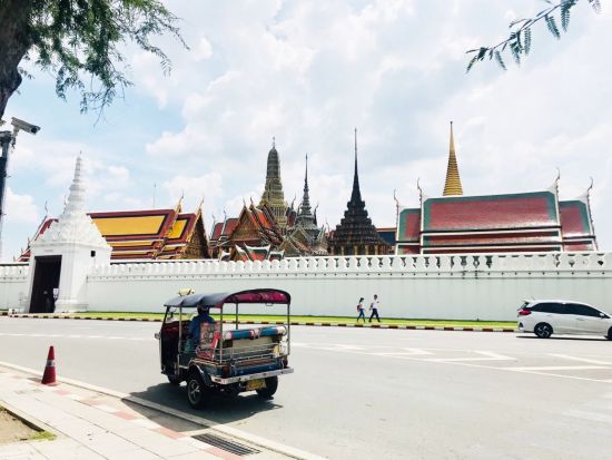 トゥクトゥクで巡る　バンコク名所ツアー　中華街＋バンコク有名寺院＋カオサン通り＜半日／英語or日本語ガイド＞