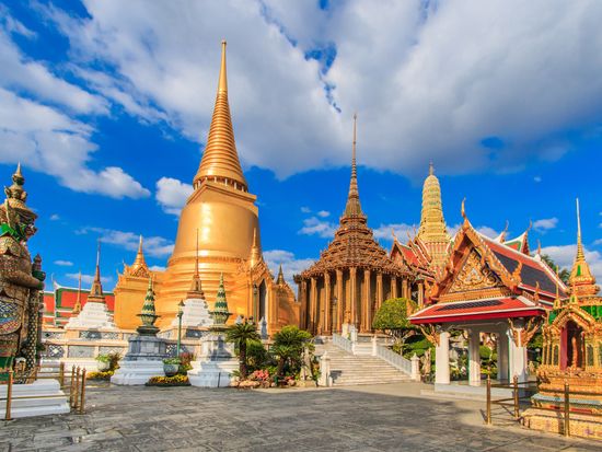 Thailand_Bangkok_Wat Phra Kaew_shutterstock_167998589