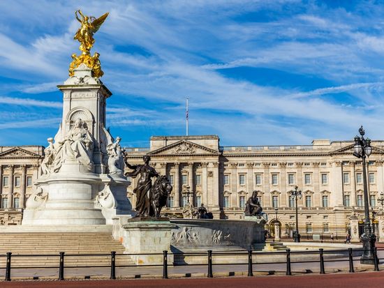 uk_london_buckingham_palace_shutterstock_626264840