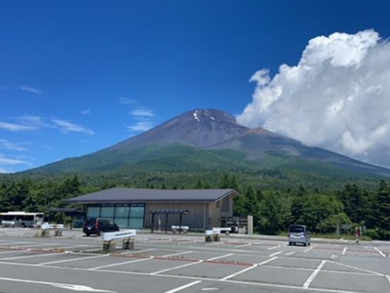 富士山ハイキングツアー　富士最大の噴火口！宝永火山の火口巡り＜5～6月、9～10月／昼食付／富士五湖・河口湖送迎付き／富士河口湖町＞