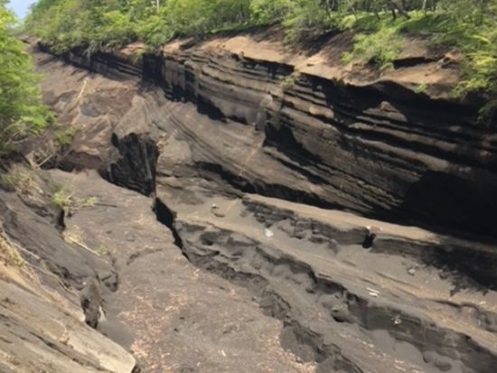 エコツアー 日本版グランドキャニオンと小富士火山コース　6歳～参加OK＜5～6月、9～10月／富士河口湖町＞by冨士エコツアーサービス