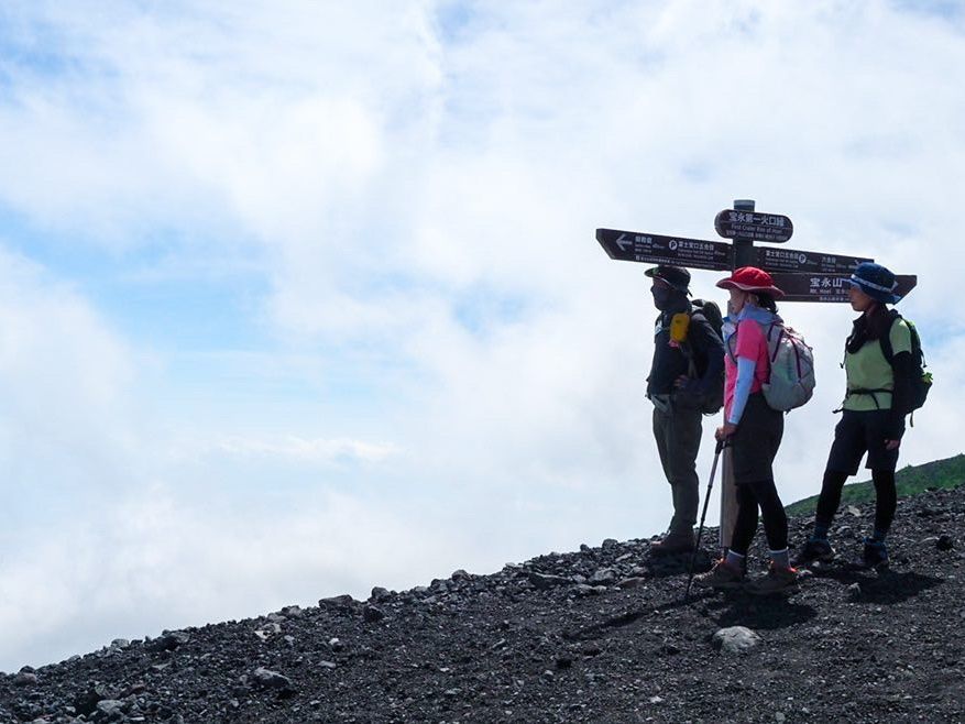 富士山ハイキングツアー 富士最大の噴火口！宝永火山の火口巡り